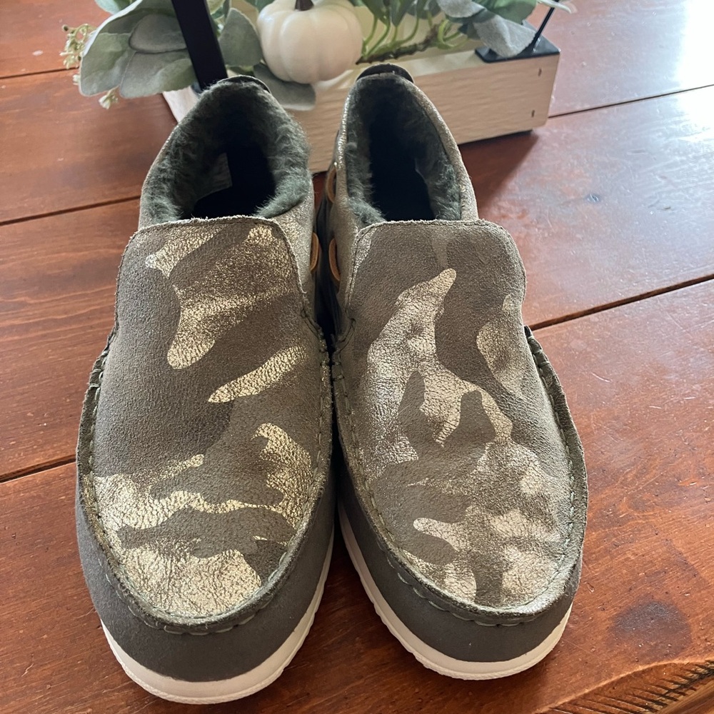 Sperry size 6 slip ons